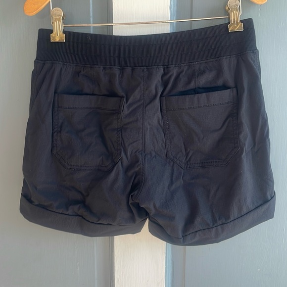 Athleta Casual black short w/ cuff - Picture 5 of 6